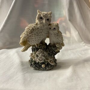 Charming Owl Figurine Set: Intricate Detailing & Elegant Design